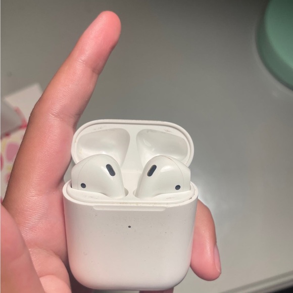 Apple AirPods (2nd generation) - Picture 3 of 3